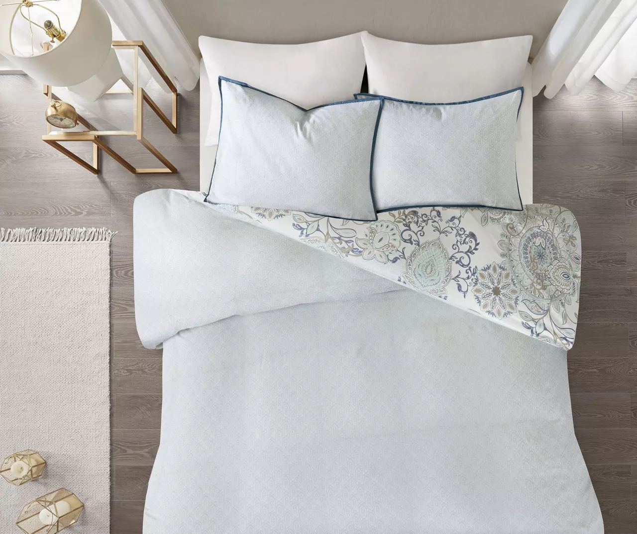 Lian Blue King/California King 3-Piece Reversible Duvet Cover Set 5 Lian Blue King/California King 3-Piece Reversible Duvet Cover Set - Image 3