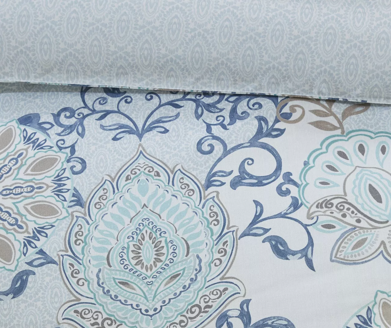 Lian Blue King/California King 3-Piece Reversible Duvet Cover Set 7 Lian Blue King/California King 3-Piece Reversible Duvet Cover Set - Image 5