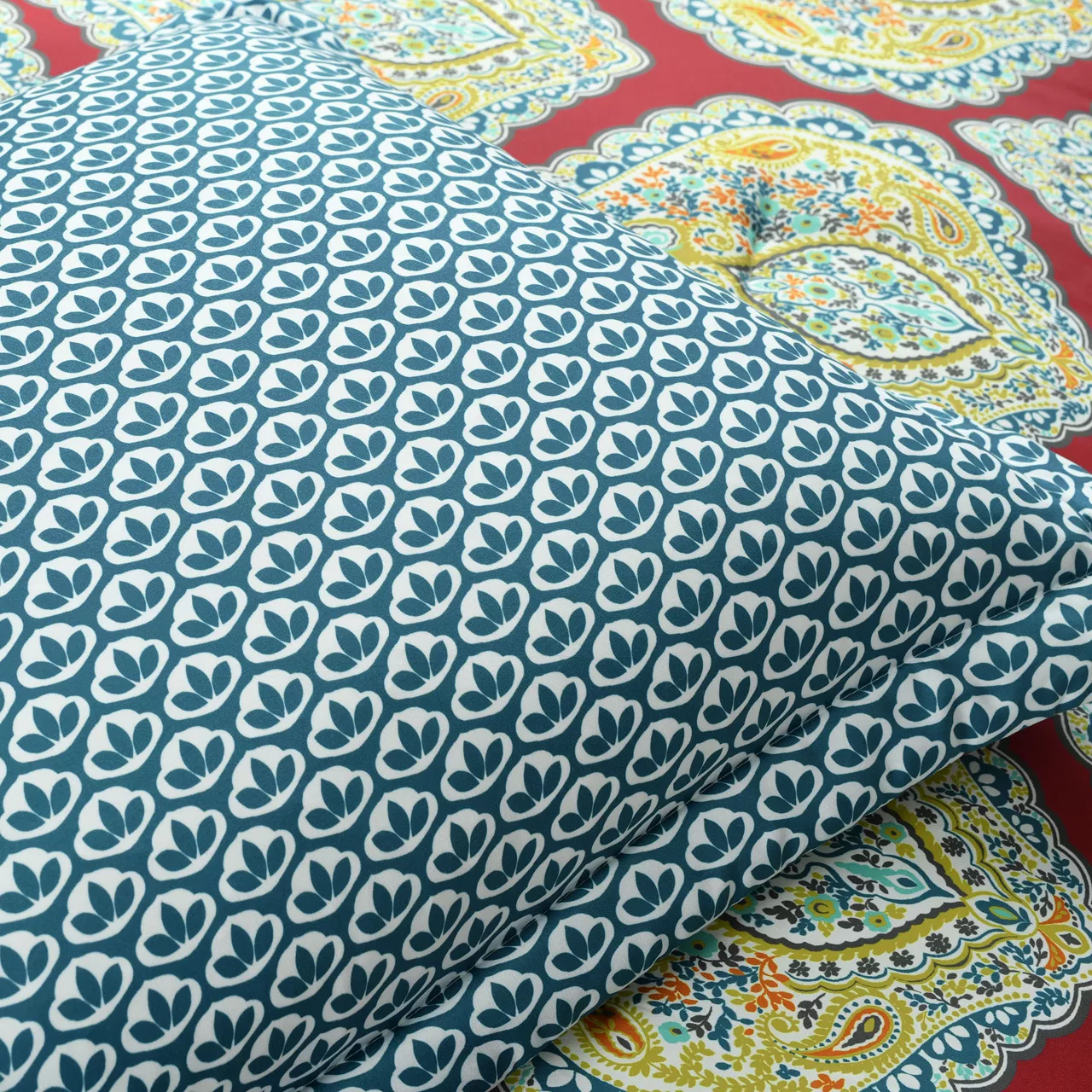 Harley Red & Blue Paisley Arabesque Full/Queen 5-Piece Comforter Set 11 Harley Red & Blue Paisley Arabesque Full/Queen 5-Piece Comforter Set - Image 9