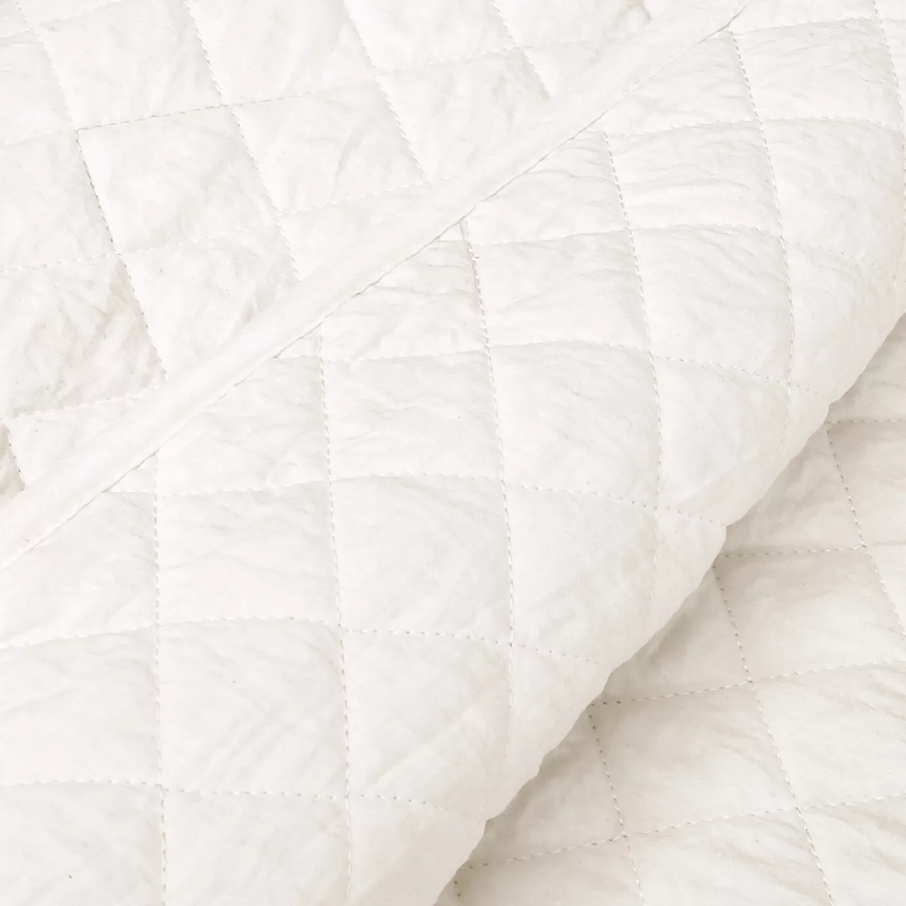 Ava White Diamond-Quilted Full/Queen 3-Piece Quilt Set 7 Ava White Diamond-Quilted Full/Queen 3-Piece Quilt Set - Image 5