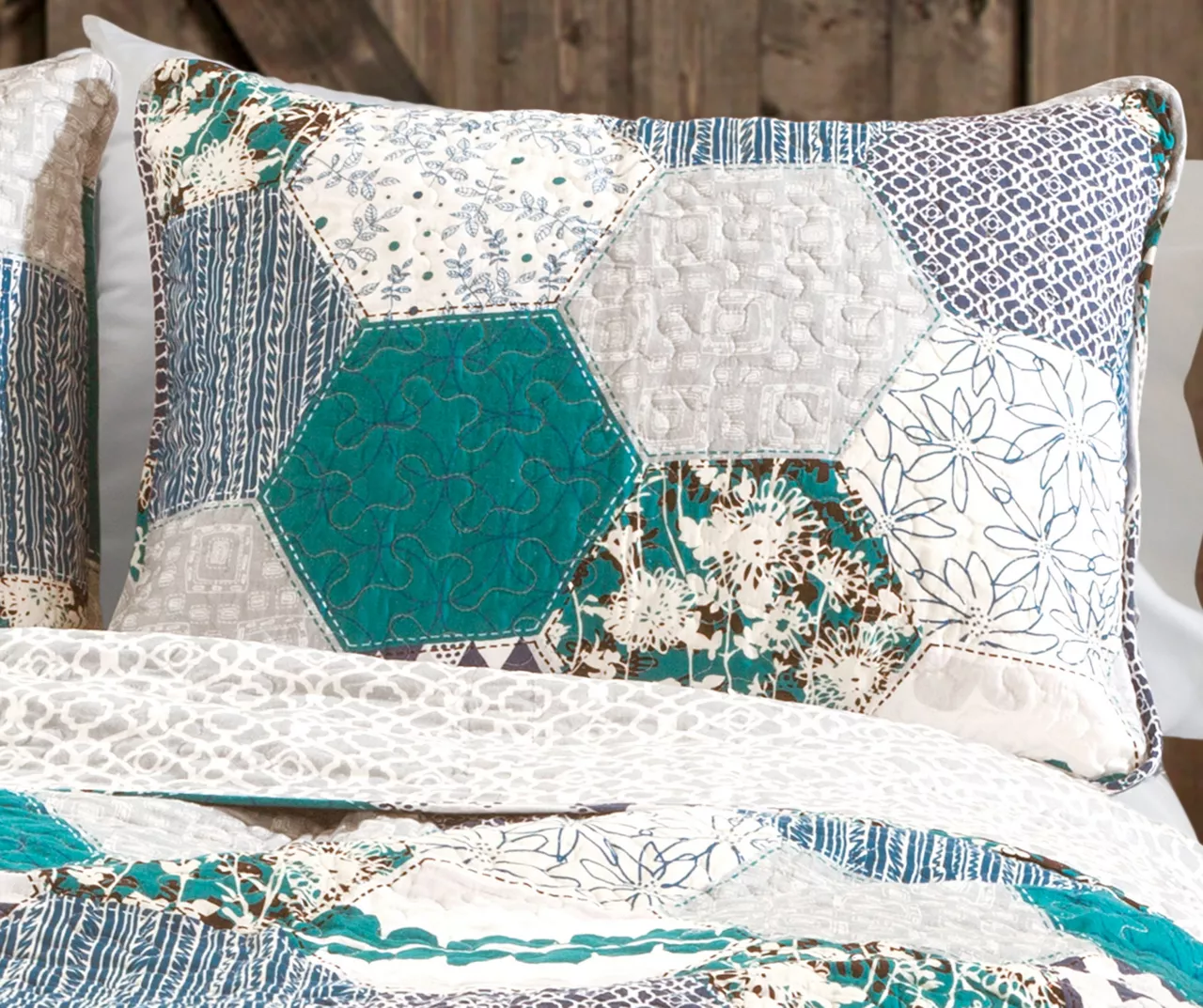 Briley Gray & Turquoise Geometric Hexagon Reversible Full/Queen 3-Piece Quilt Set 3 Briley Gray & Turquoise Geometric Hexagon Reversible Full/Queen 3-Piece Quilt Set