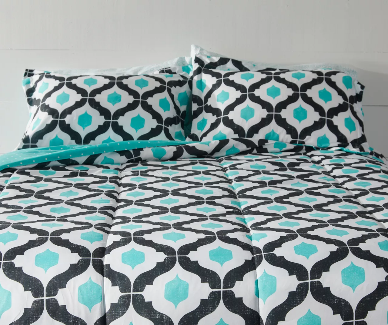 Blue & Black Arabesque Microfiber King 9-Piece Bed-in-a-Bag Set 4 Blue & Black Arabesque Microfiber King 9-Piece Bed-in-a-Bag Set - Image 2