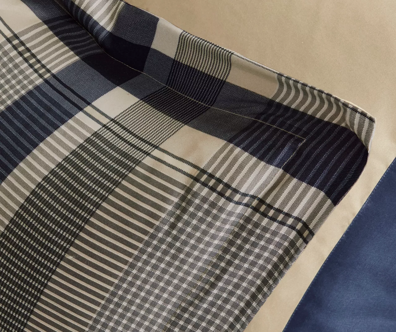 Rick Navy & Beige Crisscross Comforter Set 10 Rick Navy & Beige Crisscross Comforter Set - Image 8